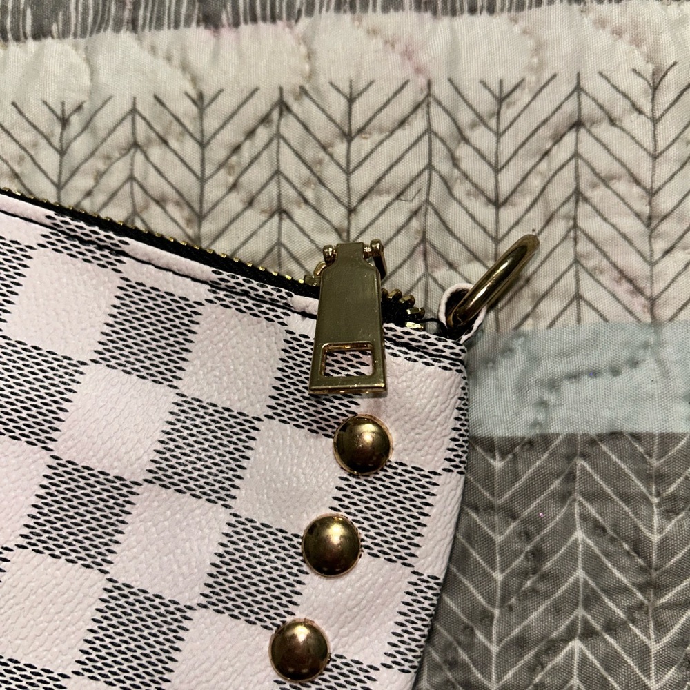 NWOT Gray & White Checkered Clutch with Gold Accents - Picture 7 of 8